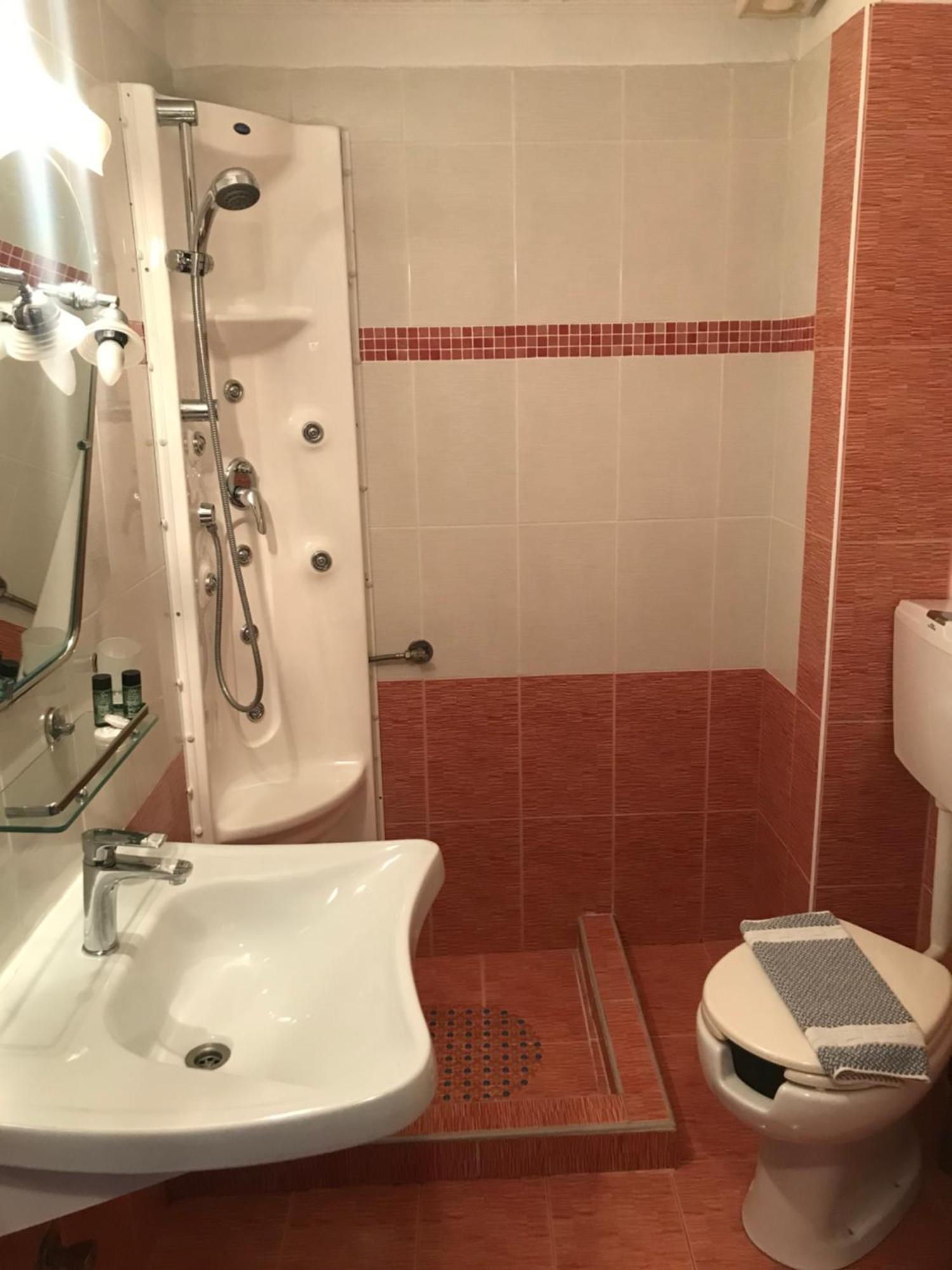 Enastron Hotel Káto Loutrákion المظهر الخارجي الصورة